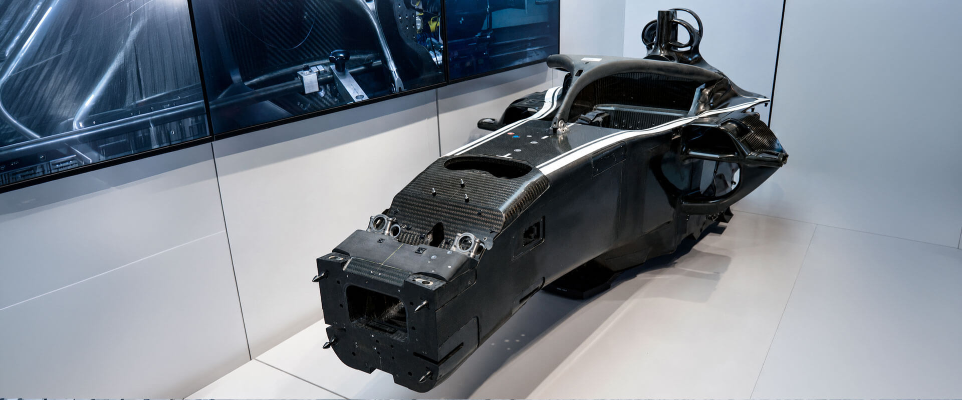 SmartCAE - Ottimizzazione della laminazione della monoscocca in carbonio di una supercar